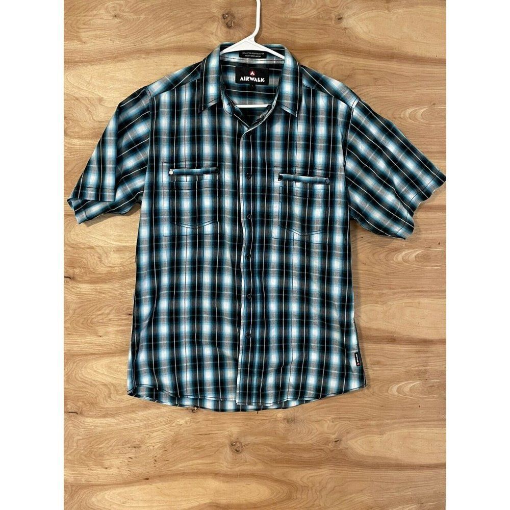 airwalk mens Sz  large button shirt collared pockets blue plaid Short Sleeve